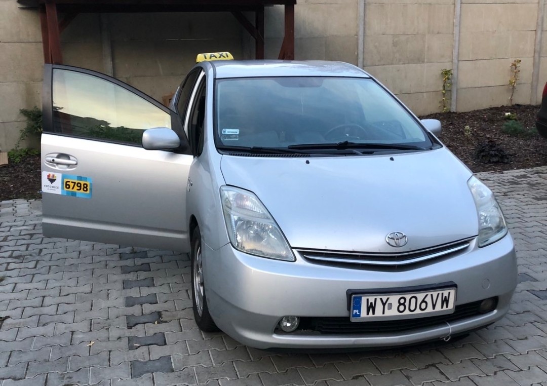 TOYOTA PRIUS